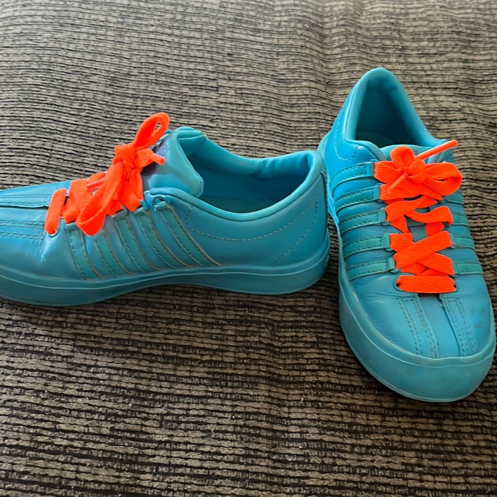 Boys/girls KSwiss. Blippi-like